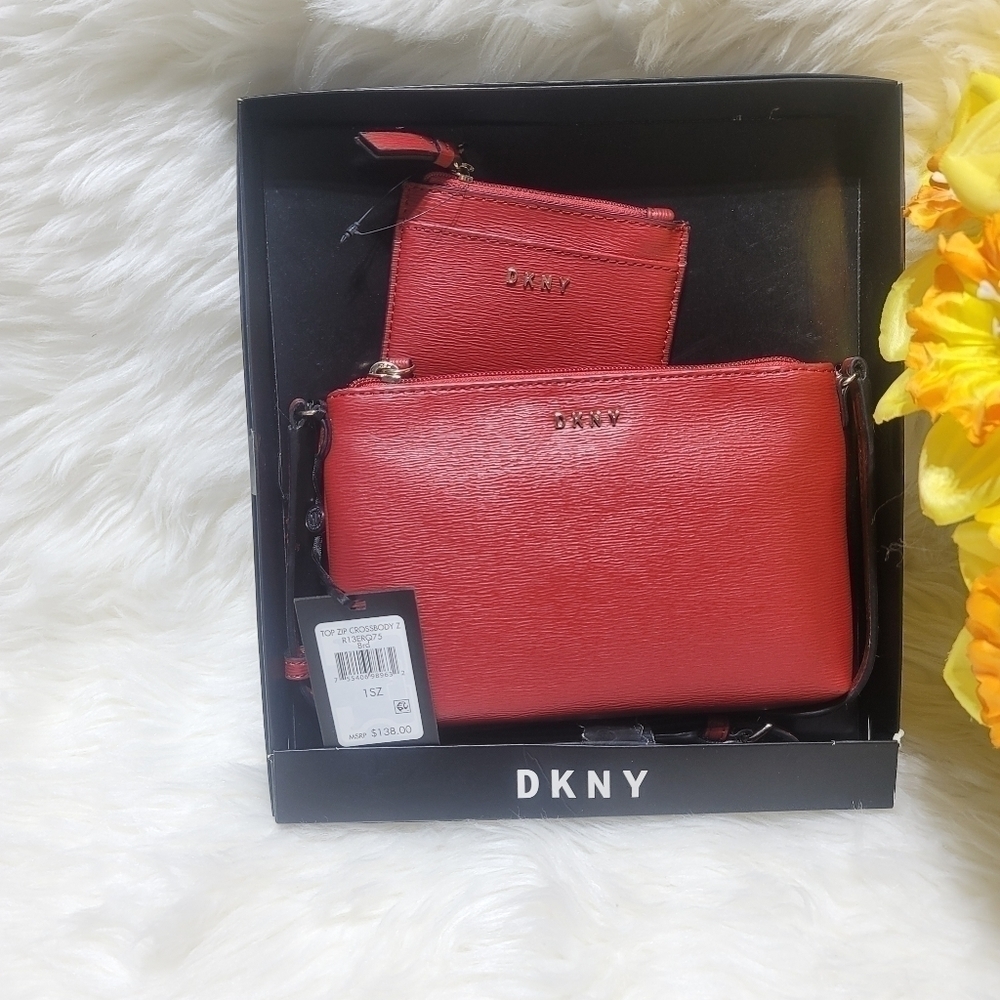 DKNY TOP ZIP AND CROSSBODY RED NEW.